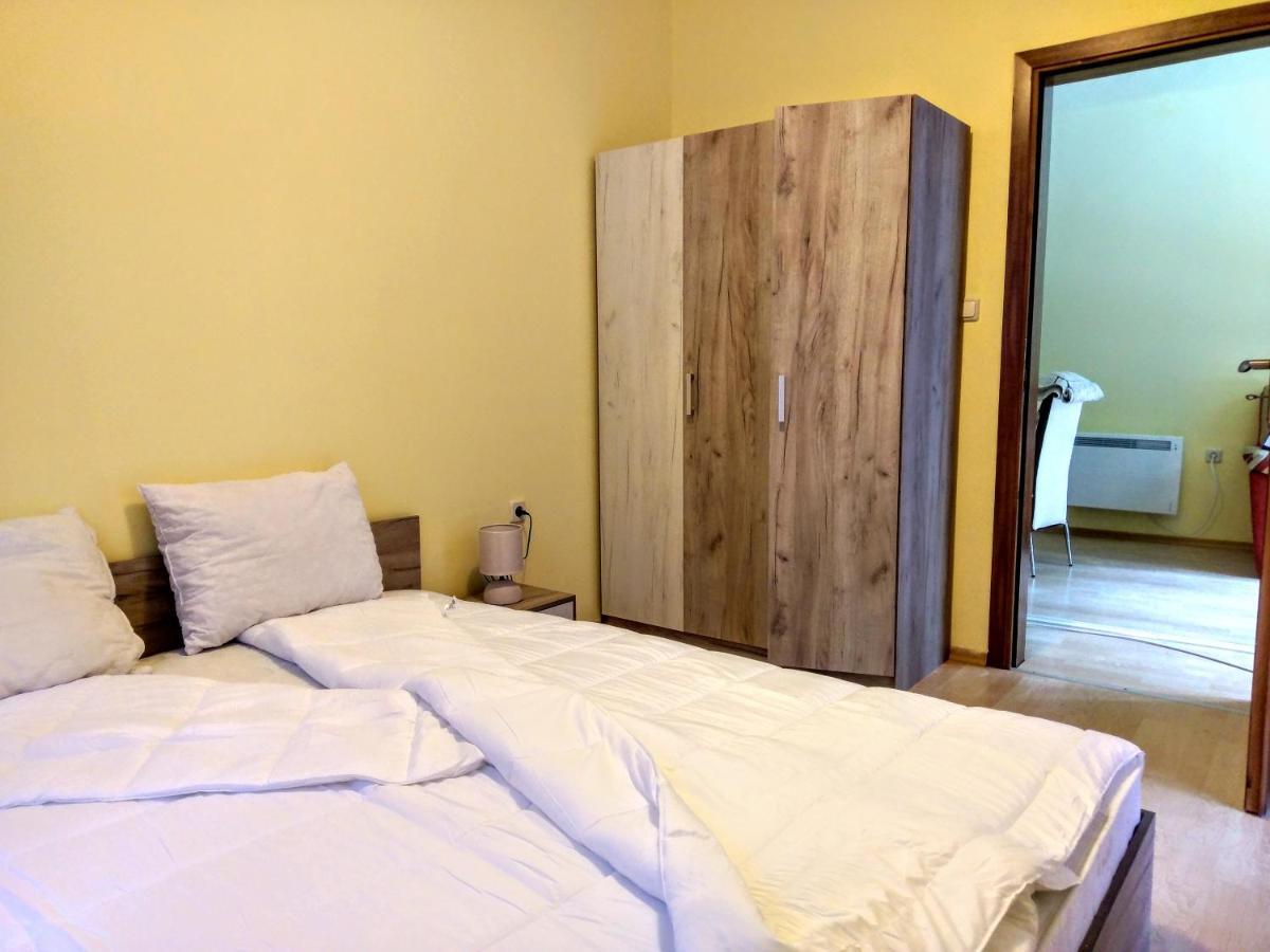 Private Apartments Nevena ปอมโปโรโว ภายนอก รูปภาพ